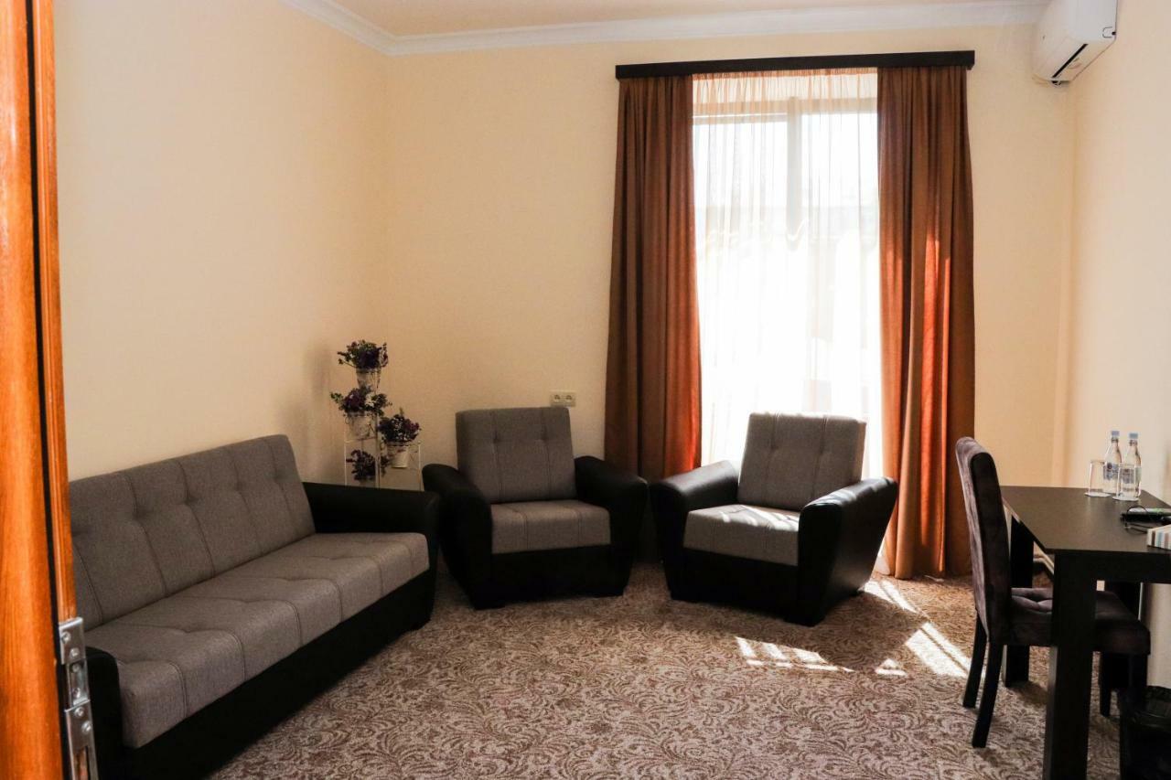 Yerevan Centre Hotel Exterior photo